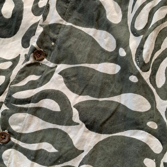 Quiksilver Boys Hawaiian Button Down Collared Top Youth Medium - Picture 3 of 4